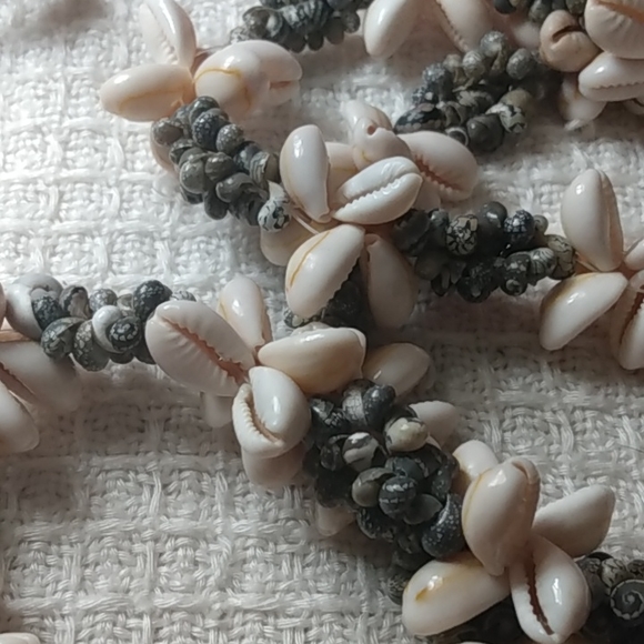 Set of 2 Shell Necklaces Hawaiian Beach Wedding Boho Wearable Seashells - Picture 5 of 5